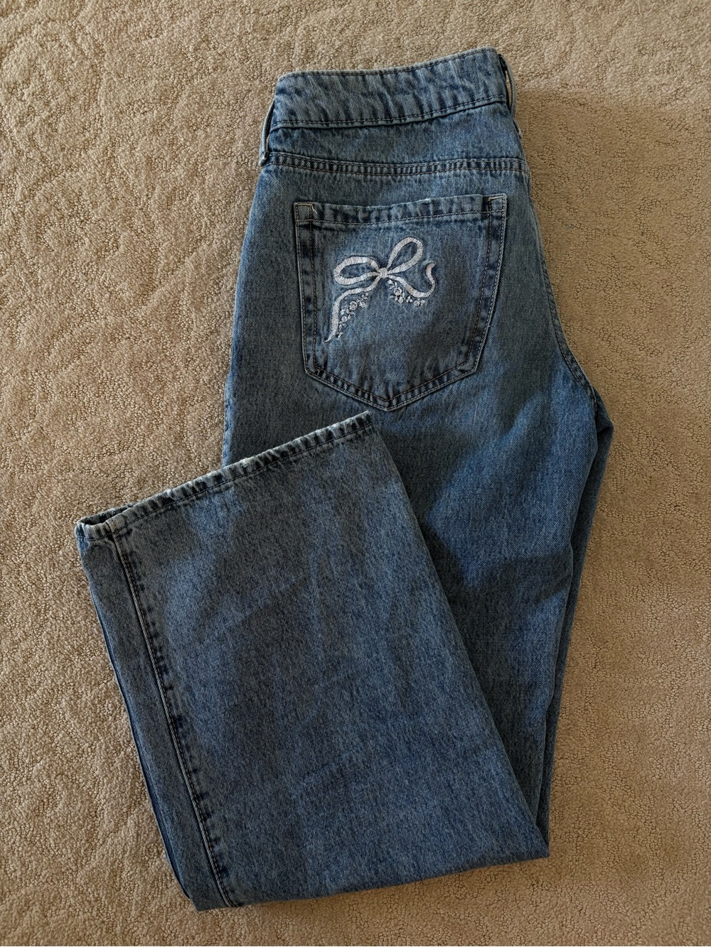 Hollister High-Rise Blue Jeans with Back Pocket Bow Embroidery